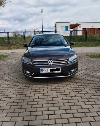 Volkswagen Passat cena 28300 przebieg: 268000, rok produkcji 2011 z Sieradz małe 254